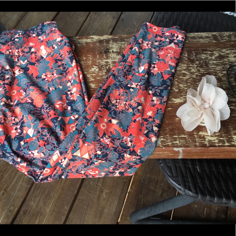NWOT Flower Power 🌸 LuLaRoe Leggings - $10